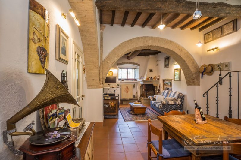 Tuscany-Apartment-dinning room